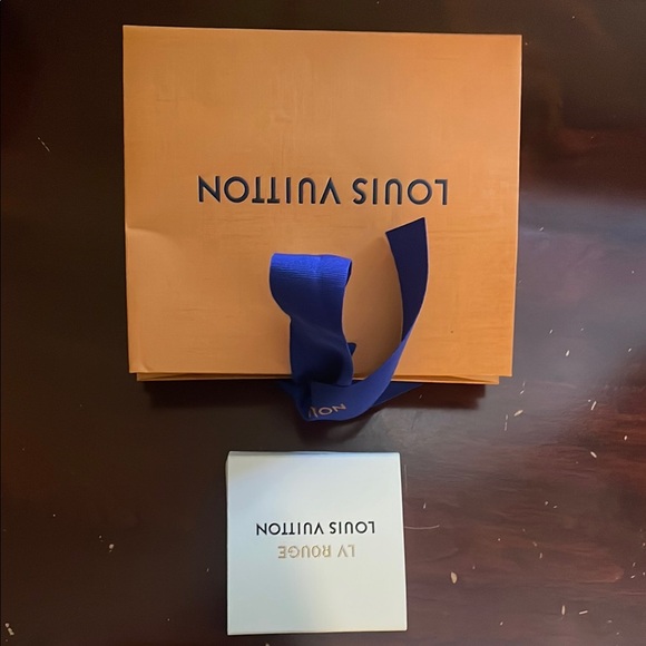 Louis Vuitton Beaute LV Rouge lipstick samples - Picture 6 of 9